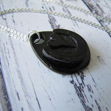 Charger l'image dans la galerie, Victorian Whitby Jet Carved Horseshoe Pendant