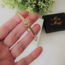 Cargar imagen en el visor de la galería, Vintage 9ct Rolled Gold Claddagh Bangle Bracelet
