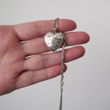 Charger l'image dans la galerie, Japanese Aesthetic Sterling Silver Heart Locket