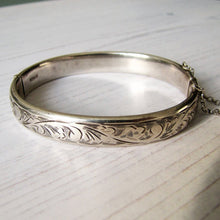 Charger l'image dans la galerie, Vintage English Silver Bracelet, Boxed, Charles Horner, Aesthetic Engraved. - MercyMadge