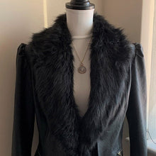 Charger l'image dans la galerie, Edwardian Rolled Gold Photo Locket Necklace With Portraits