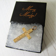Cargar imagen en el visor de la galería, Victorian 15ct Gold Engraved Cross Pendant - MercyMadge