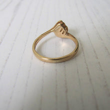 Charger l'image dans la galerie, Vintage 1960s 9ct Gold Pearl Solitaire Ring - MercyMadge