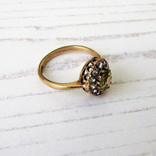 Cargar imagen en el visor de la galería, Vintage 9ct Gold Peridot & Spinel Halo Ring - MercyMadge