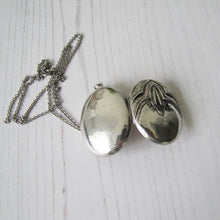 Cargar imagen en el visor de la galería, Vintage Art Deco Revival Sterling Silver Locket & Long Chain