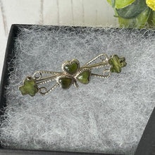 Cargar imagen en el visor de la galería, Victorian Connemara Marble Shamrock Sweetheart Brooch