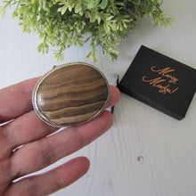 Cargar imagen en el visor de la galería, Victorian Scottish Banded Agate Silver Brooch