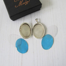 Cargar imagen en el visor de la galería, Vintage Edwardian Style English Sterling Silver Locket & Chain