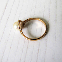 Charger l'image dans la galerie, Vintage 1960s 9ct Gold Pearl Solitaire Ring - MercyMadge