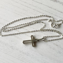 Charger l'image dans la galerie, Vintage Sterling Silver Cubic Zirconia Cross Pendant