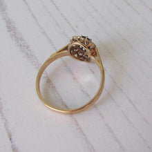 Cargar imagen en el visor de la galería, Vintage 9ct Gold, Blue Topaz & White Spinel Cluster Ring