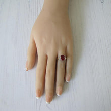 Cargar imagen en el visor de la galería, Antique Art Deco 9ct Gold Emerald Cut Ruby Ring