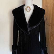 Carica l'immagine nel visualizzatore di Gallery, Victorian Rolled Gold Cameo & Hair Curls Swivel Brooch