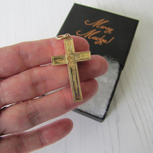 Cargar imagen en el visor de la galería, Victorian 15ct Gold Engraved Cross Pendant - MercyMadge