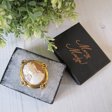 Charger l'image dans la galerie, Antique Georgian Gold Cameo Brooch