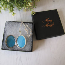 Cargar imagen en el visor de la galería, Vintage Edwardian Style English Sterling Silver Locket & Chain