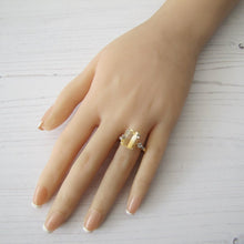 Charger l'image dans la galerie, 9ct Gold Emerald Cut Bi-Color Citrine Ring. - MercyMadge