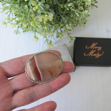 Carica l'immagine nel visualizzatore di Gallery, Georgian/Victorian Scottish Banded Agate Silver Brooch