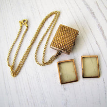 Charger l'image dans la galerie, Vintage Victorian Style Gold Book Locket & Chain - MercyMadge