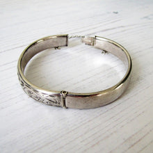 Charger l'image dans la galerie, Vintage English Silver Bracelet, Boxed, Charles Horner, Aesthetic Engraved. - MercyMadge