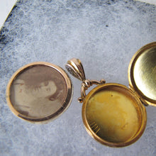 Charger l'image dans la galerie, Edwardian 9ct Rose Gold Antique Locket