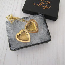 Cargar imagen en el visor de la galería, Antique Kollmar & Jourdan Rolled Gold Heart Locket