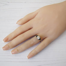 Charger l'image dans la galerie, Vintage 9ct Gold Sapphire & CZ Diamond Ring, London 1981. - MercyMadge