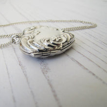 Charger l'image dans la galerie, Vintage Sterling Silver Engraved Puffy Heart Locket