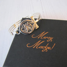 Cargar imagen en el visor de la galería, Vintage Sterling Silver Egyptian Ankh & Scarab Bracelet