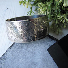 Charger l'image dans la galerie, Victorian Sterling Silver Cuff Bracelet, Charles Horner, Chester 1855.