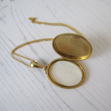 Cargar imagen en el visor de la galería, Antique Victorian Large Engraved Gold Locket, Engraved to Beloved Hannah, 1882