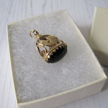 Cargar imagen en el visor de la galería, 9ct Gold & Onyx Claddagh Pendant Fob - MercyMadge