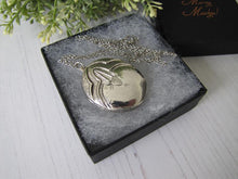 Cargar imagen en el visor de la galería, Vintage Art Deco Revival Sterling Silver Locket & Long Chain