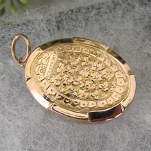Charger l'image dans la galerie, Victorian 9ct Gold Engraved Oval Locket