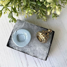 Load image into Gallery viewer, Georgian 15ct Gold Intaglio Fob " To Live & Die For What I Love"