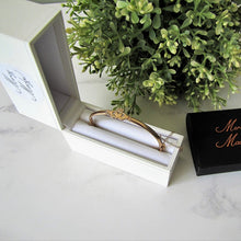 Cargar imagen en el visor de la galería, Vintage 9ct Rolled Gold Claddagh Bangle Bracelet
