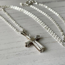 Charger l'image dans la galerie, Vintage Sterling Silver Cubic Zirconia Cross Pendant