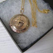 Cargar imagen en el visor de la galería, Vintage 1960's 9ct Gold Spinning Roulette Pendant - MercyMadge