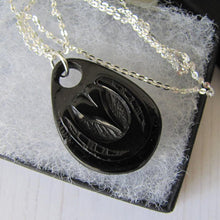 Charger l'image dans la galerie, Victorian Whitby Jet Carved Horseshoe Pendant