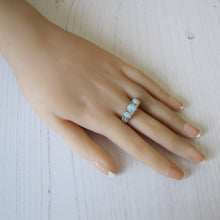 画像をギャラリービューアに読み込む, エドワーディアン リバイバル 3 ストーン オパール & CZ ダイヤモンド リング