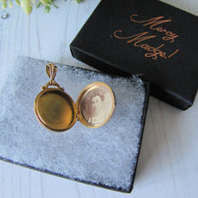 Charger l'image dans la galerie, Edwardian 9ct Rose Gold Antique Locket