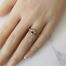 Charger l'image dans la galerie, Georgian 15ct Gold & Topaz Flower Ring