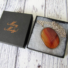 Charger l'image dans la galerie, Antique Victorian Scottish Banded Agate Silver Pendant Necklace - MercyMadge