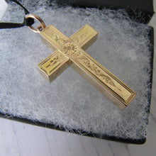Cargar imagen en el visor de la galería, Victorian 15ct Gold Engraved Cross Pendant - MercyMadge