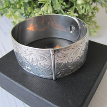 Charger l'image dans la galerie, Victorian Sterling Silver Cuff Bracelet, Charles Horner, Chester 1855.