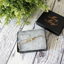 Cargar imagen en el visor de la galería, Antique Victorian Gold And Silver Fox Hunting Stock Pin.