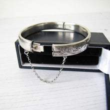 Charger l'image dans la galerie, Vintage English Silver Bracelet, Boxed, Charles Horner, Aesthetic Engraved. - MercyMadge