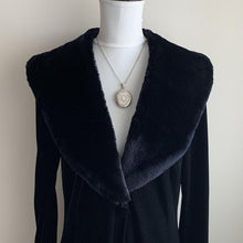 Charger l'image dans la galerie, Large Victorian Sterling Silver Engraved Locket