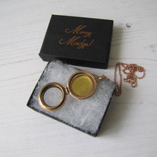Charger l'image dans la galerie, Antique Rose Gold Glass Front Engraved Locket