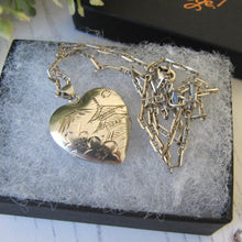 Charger l'image dans la galerie, Japanese Aesthetic Sterling Silver Heart Locket